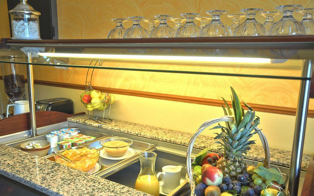 Hotel Ecusson Saint-Hilaire-de-Brethmas Eksteriør bilde
