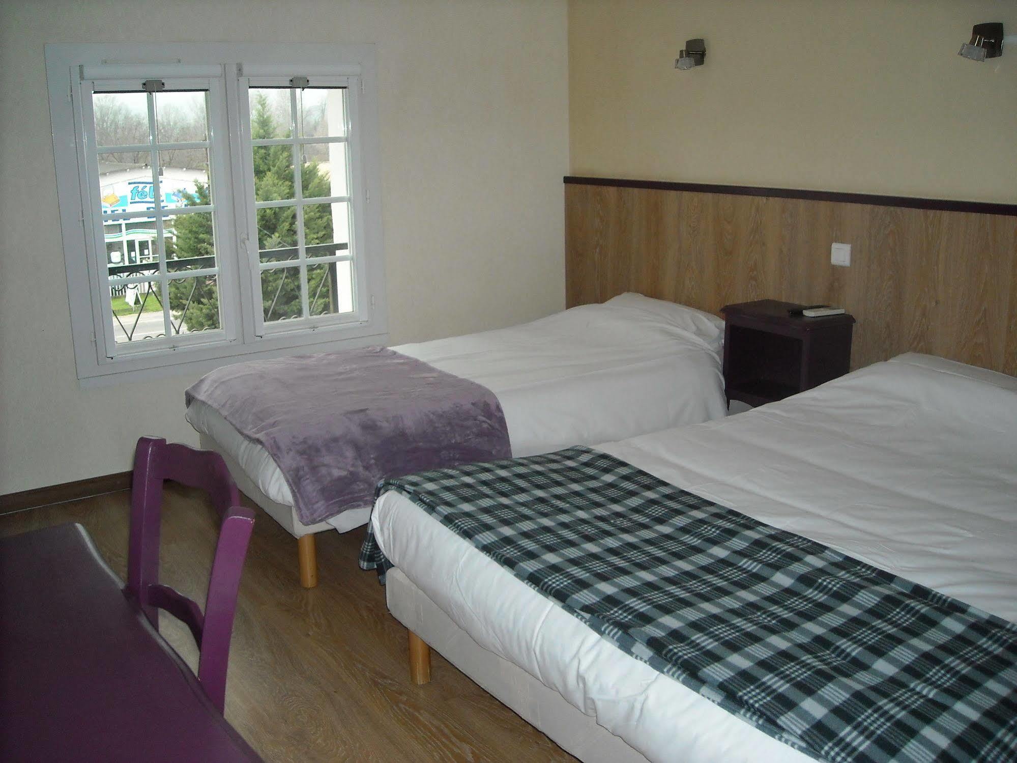 Hotel Ecusson Saint-Hilaire-de-Brethmas Eksteriør bilde