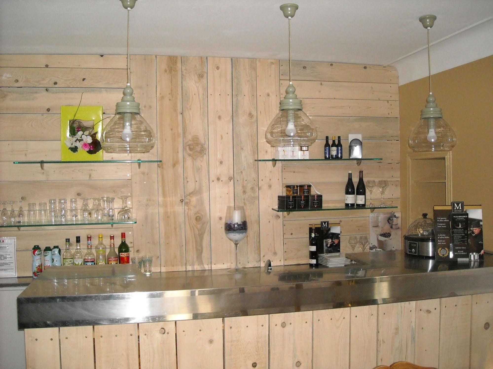 Hotel Ecusson Saint-Hilaire-de-Brethmas Eksteriør bilde