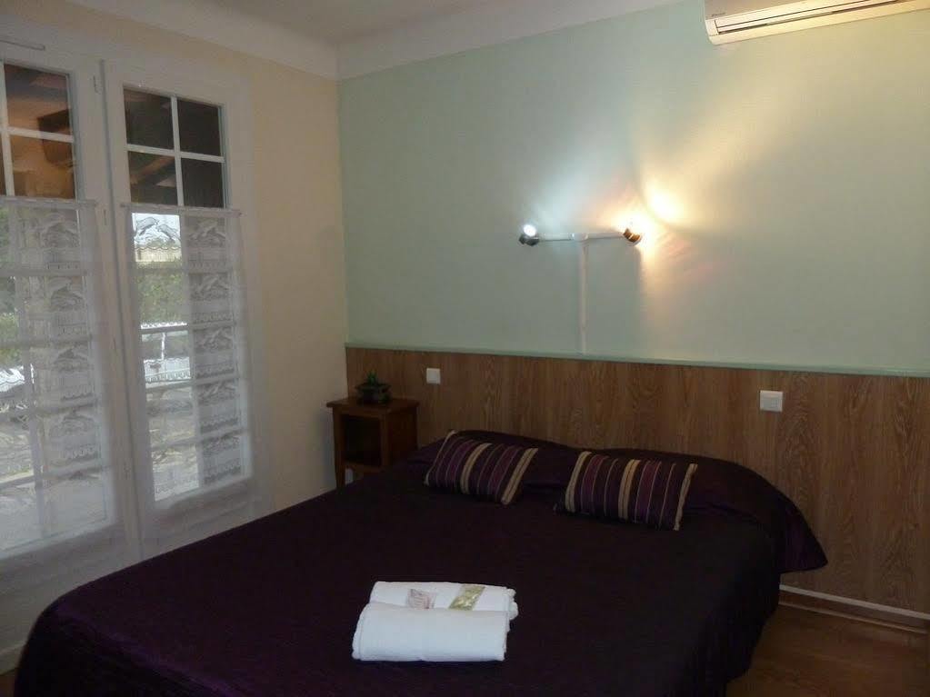 Hotel Ecusson Saint-Hilaire-de-Brethmas Eksteriør bilde