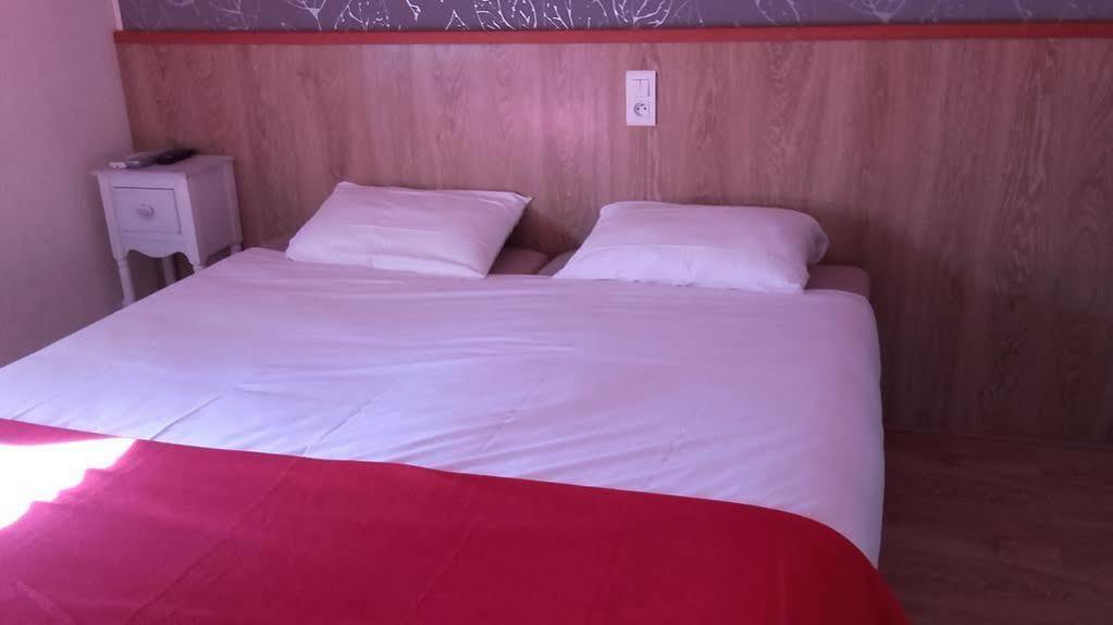 Hotel Ecusson Saint-Hilaire-de-Brethmas Eksteriør bilde